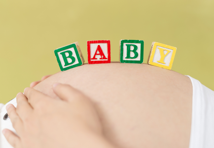 孕期侧睡压肚子一半对宝宝有影响吗？